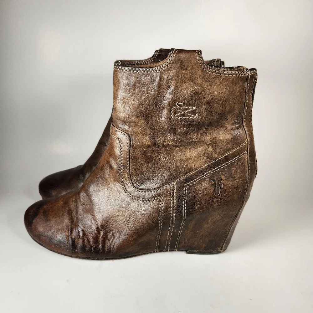 FRYE Women's Carson Wedge Bootie Size 7 Dark Taupe Leather Back Zipper Boho - Picture 5 of 13